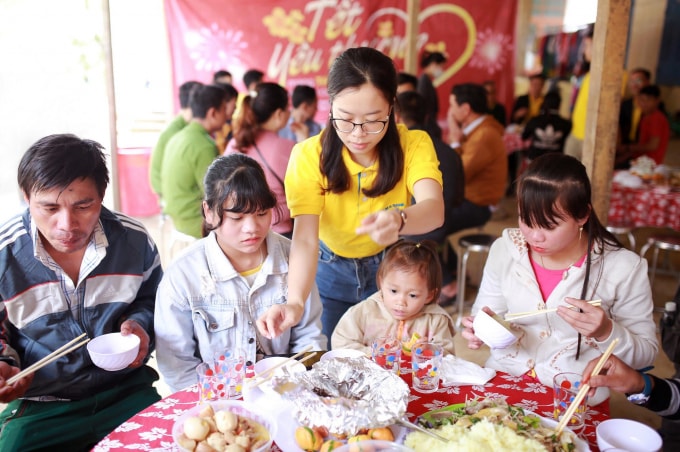 Tết này có thể sẽ là một cái Tết lặng lẽ của những người dân vùng lũ nhưng Nam A Bank tin rằng, từng hộ dân sẽ cảm thấy ấm áp hơn khi sum vầy cùng gia đình bên mâm cơm nghĩa tình.