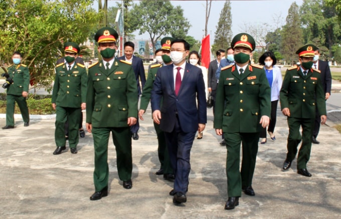 Bí thư Thành ủy Vương Đình Huệ kiểm tra tại Sư đoàn Bộ binh 301