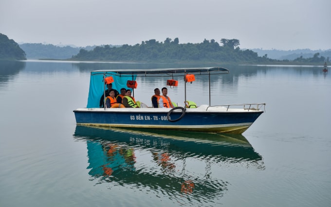 Tạo hóa ban tặng cho Bến En một vẻ đẹp hoang sơ, thơ mộng và nơi đây đang hứa hẹn sẽ thành khu du lịch lý tưởng của du khách và là cơ hội của các nhà đầu tư.
