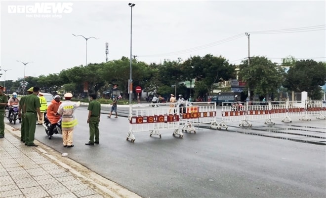 14 chốt kiểm soát được đặt tại các cửa ngõ ra, vào thành phố Đà Nẵng. Ảnh: TL