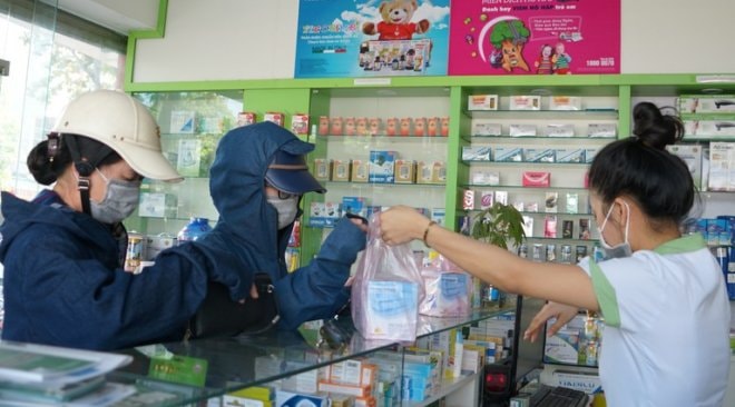Mặt hàng khẩu trang và các nhu yếu phẩm khác sẽ được lực lượng QLTT giám sát chặt chẽ, tránh việc đầu cơ tăng giá. Ảnh TL