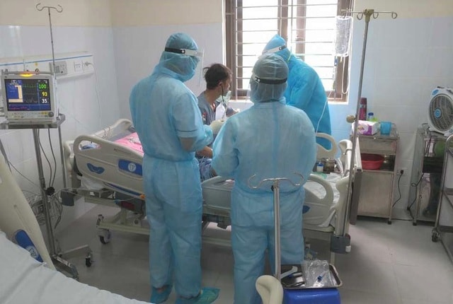 Bệnh nhân Covid-19 được điều trị tại Bệnh viện đa khoa tỉnh Hòa Bình. Ảnh: dantri.com.vn