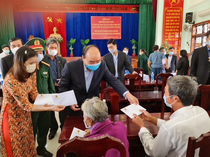 Thủ tướng đề nghị cần đặc biệt chăm lo gia đình chính sách, gia đình khó khăn trong dịp Tết. Ảnh: VGP.