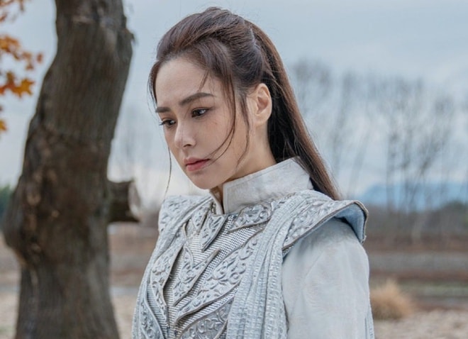 Chung Hân Đồng bị cho là không hợp với vai Đát Kỷ cần sự ma mị, sắc sảo.