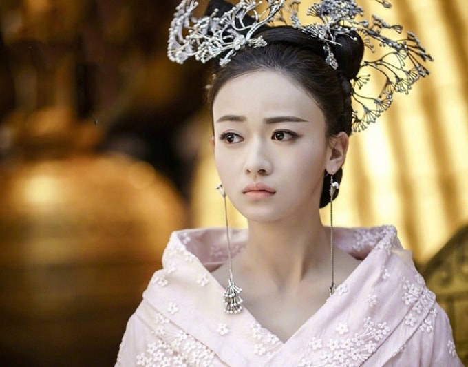 Dĩnh Nhi được trao vai Tây Thi trong bộ phim “Anh hùng” (2013).