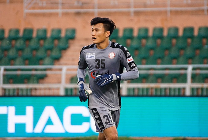 1. Thủ môn Bùi Tiến Dũng (CLB TP. HCM - sinh 1997).