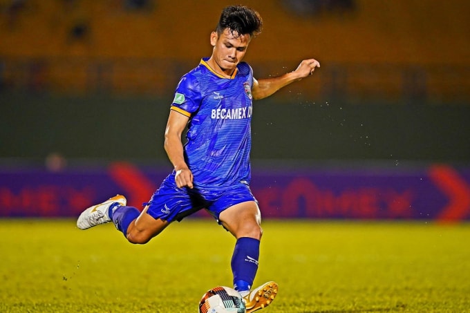 2. Hậu vệ phải Hồ Tấn Tài (Bình Định - 1997).