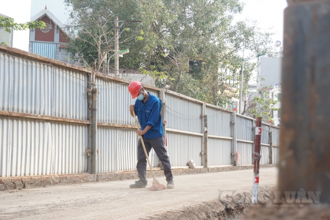 Dự án trong khu vực nội thành, khu vực thi công chật hẹp lại nằm trên tuyến đường Phạm Văn Đồng có mật độ phương tiện lưu thông rất lớn nên yếu tố an toàn luôn được đặt lên hàng đầu
