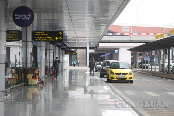 Do ảnh hưởng của dịch Covid-19, lượng vận chuyển của các hãng hàng không Việt Nam nói chung trong mấy ngày qua giảm mạnh so với kế hoạch cũng như cùng kỳ năm 2020. Thông tin từ Ban Chỉ đạo Quốc gia phòng chống dịch Covid-19 cho biết, cho đến cuối ngày 6/2, Việt Nam đã phát hiện 5 ca mắc mới, nâng tổng số ca bệnh ở nước ta lên 1.981 ca. Trong số này có tổng cộng 1091 ca mắc Covid-19 do lây nhiễm trong nước, số lượng ca mắc mới tính từ ngày 27/1 đến nay là 398 ca.