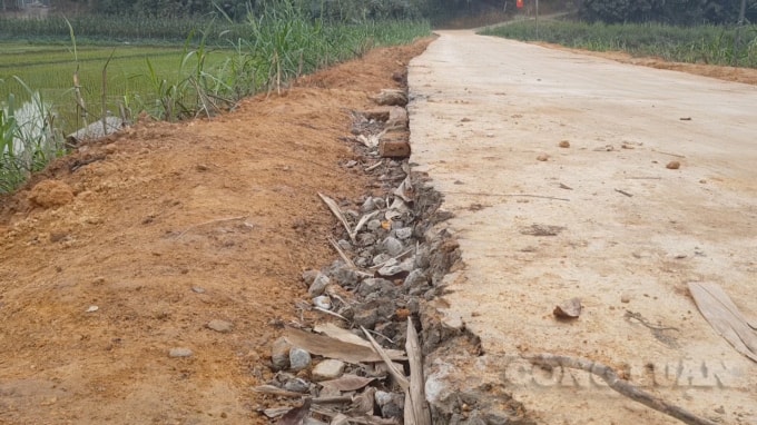 Con đường bê tông dài gần 2km có tổng vốn đầu tư hơn 3,5 tỷ đồng từ ngân sách nhà nước.