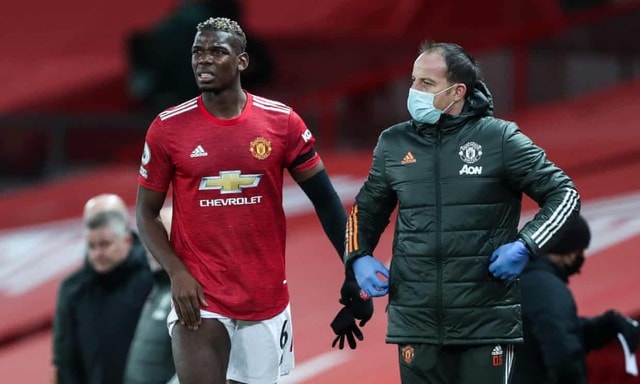 Tiền vệ Pogba gặp chấn thương cơ đùi phải rời sân sớm ở trận hòa 3-3 với Everton. Ảnh: internet