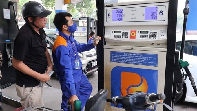 Dự báo giá xăng trong nước sẽ tăng lần thứ 6 liên tiếp. Ảnh TL