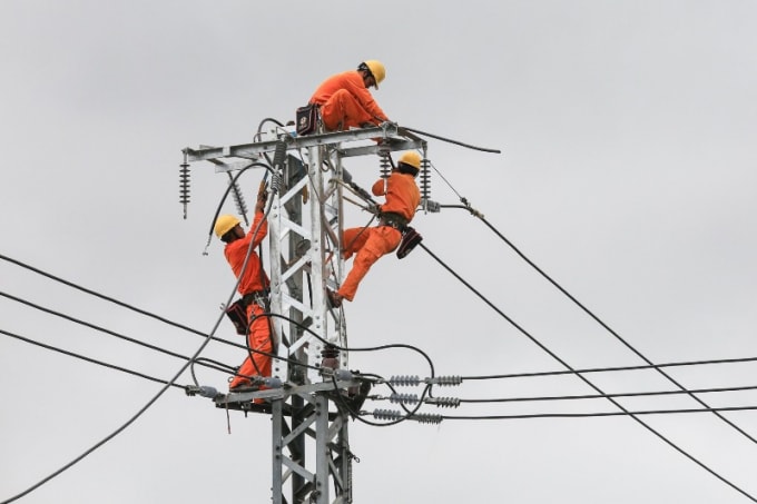 Theo thống kê, sản lượng điện thương phẩm năm 2019 là 209,77 tỉ kWh, tăng 9,05% so với năm 2018. Doanh thu bán điện của EVN là 388.355,63 tỉ đồng. Ảnh TL