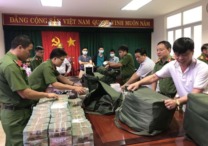 Cơ quan công an cũng tiến hành thu giữ hơn 100 tỉ đồng.
