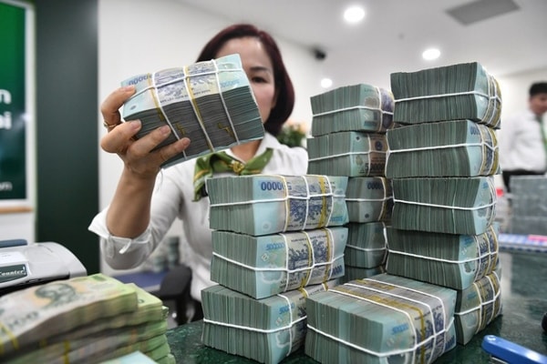 Ngân hàng Nhà nước vừa bơm thêm 12.000 tỷ đồng vào thị trường để hỗ trợ thanh khoản cho các ngân hàng thương mại. Ảnh minh họa