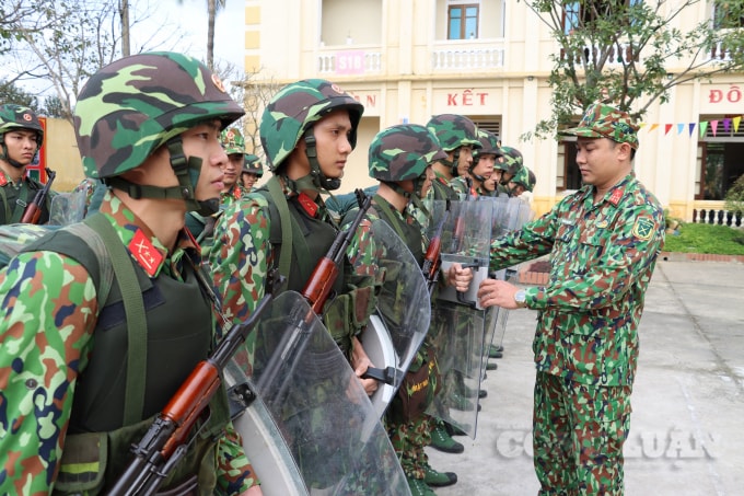 Sở chỉ huy luyện tập phương án đánh địch đột nhập đường không