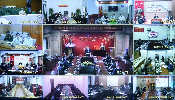 Thủ tướng thăm hỏi, chúc Tết lãnh đạo Sở Y tế một số địa phương, bệnh viện tại các địa bàn có dịch qua cầu truyền hình trực tuyến.