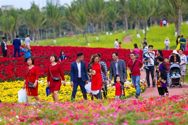 Trong những Tết Nguyên đán thời tiết thuận lợi cho các hoạt động vui xuân.