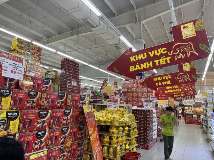 Nguồn hàng dồi dào cung ứng đầy đủ cho dịp Tết Tân Sửu tại Hà Nội. Ảnh: Dương Lâm