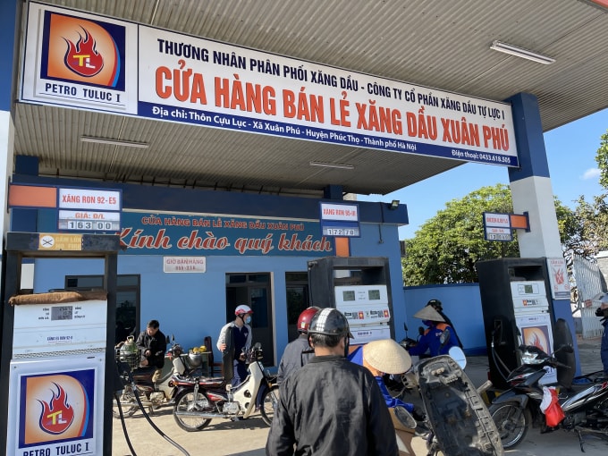Giá xăng giữ nguyên ở kỳ điều chỉnh ngày 10/2. Ảnh: Dương Lâm