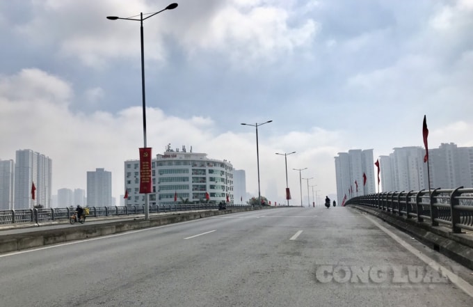 Lượng phương tiện tham gia giao thông trên các tuyến đường cửa ngõ Thủ đô cũng như các nút giao thông trọng điểm không nhiều, tình trạng ùn tắc giao thông đã không còn xảy ra như mọi năm