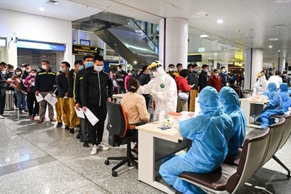 Hơn 10.000 nhân viên Sân bay Quốc tế Nội Bài âm tính, Sân bay Tân Sân Nhất có ca mắc mới. Ảnh: TL