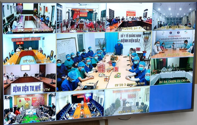 18 điểm cầu là các bệnh viện đang điều trị bệnh nhân COVID -19, các bác sĩ đã có thời khắc giao thừa kết nối trực tuyến để ngồi bên nhau ôn lại năm cũ, hướng đến năm mới với quyết tâm chống dịch quyết liệt (ảnh TL).