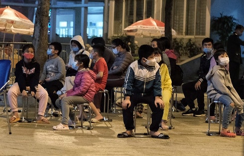 Sáng mùng 3 tết tất cả học sinh Tiểu học Xuân Phương được về nhà (Ảnh: hanoimoi)