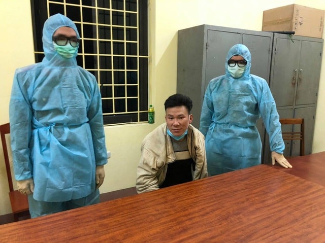 Bàn Tòn Lai tại cơ quan công an. Ảnh: dantri.com.vn