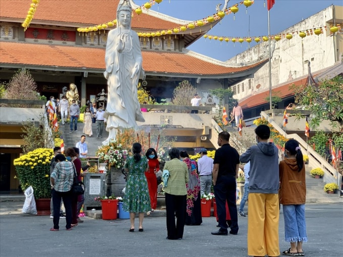 Đầu năm, nhiều người dân vẫn lựa chọn đi lễ chùa (Ảnh minh họa)