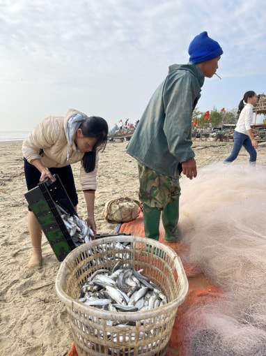 Chuyến đi biển đầu năm của ngư dân Hải Tiến được tính toán kỹ từ trước Tết Nguyên Đán, chủ yếu để lấy may. Ảnh: QD