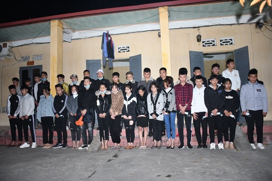 34 thanh niên nam nữ ở Hải Dương vượt chốt kiểm dịch Covid-19 vào Hải Phòng. Ảnh: Công an TP.Hải Phòng
