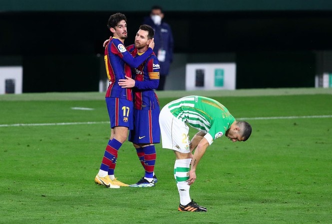 Messi và Trincao đều ghi 2 bàn để giúp Barca hạ Alaves. Ảnh: internet