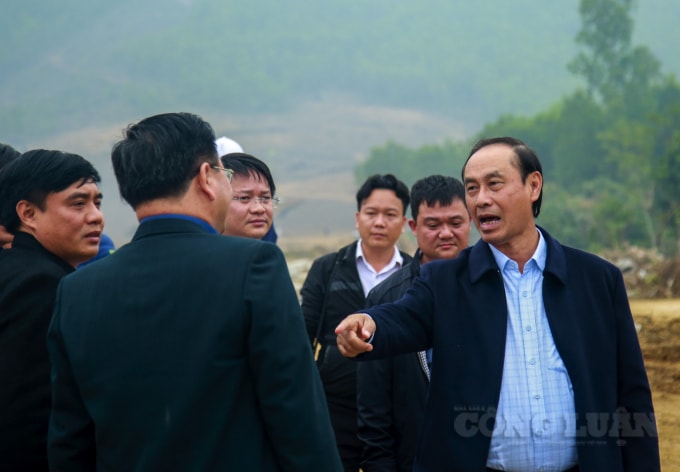 Trước đó vào ngày 5/1, Thứ trưởng Bộ GTVT Lê Đình Thọ đã kiểm tra công tác giải phóng mặt bằng, tiến độ thi công tại 3 gói thầu XL-10, XL-11, XL-12 thuộc dự án cao tốc Bắc - Nam đoạn Mai Sơn - Quốc lộ 45 và yêu cầu các đơn vị phải đảm bảo tiến độ, chất lượng dự án