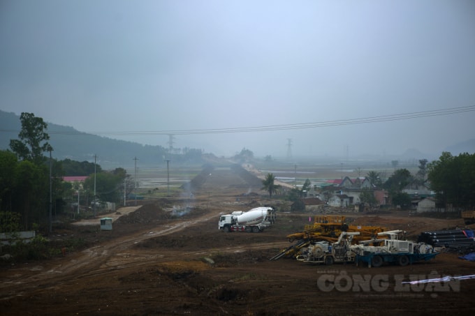 Dự án cao tốc Mai Sơn - Quốc lộ 5 dài 63,37km, đi qua hai tỉnh Ninh Bình và Thanh Hóa. Giai đoạn hoàn chỉnh được xây dựng theo quy mô 6 làn xe, nền đường 32,25m, vận tốc thiết kế 120km/h