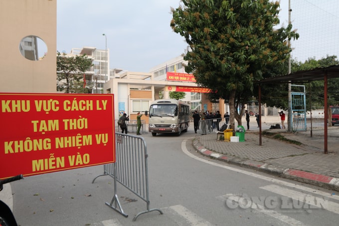 Trước đó, tại khu cách ly Trường Tiểu học Xuân Phương trước đó đã cách ly 137 người. Đến ngày 10/2 đã có 15 học sinh, 13 phụ huynh hoàn thành xong công tác cách ly sau khi xét nghiệm đủ 3 lần. Những người này đã được chuyển về nhà cách ly theo quy định.