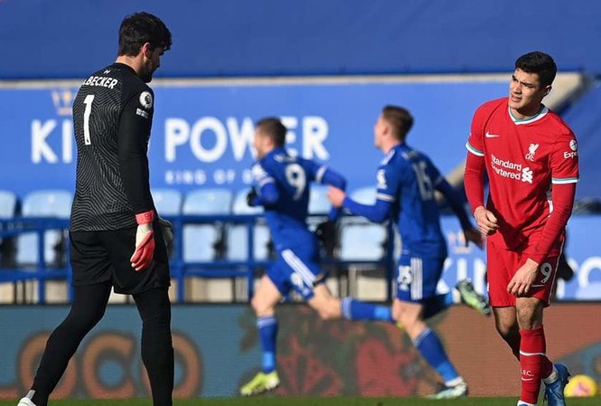 Hàng thủ Liverpool có thêm màn trình diễn thảm họa. Ảnh: internet