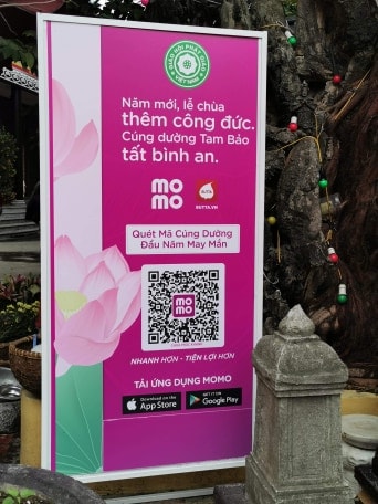 Thông báo ở chùa Phúc Khánh, một trong những ngôi chùa thu hút được rất đông phật tử những ngày đầu năm mới.