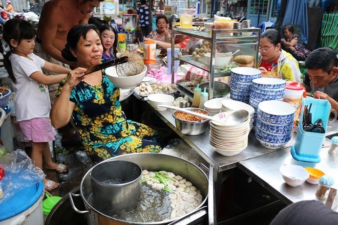Các hàng bún được mở bán rất sớm (Ảnh minh họa)