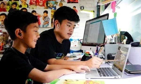 Trong thời gian tạm dừng đến trường, các nhà trường tổ chức dạy học trực tuyến qua internet. Ảnh minh họa