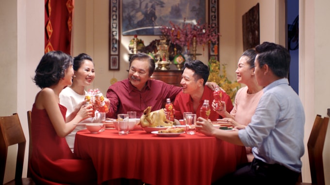 Tết đoàn viên với cảm xúc trọn vẹn và đầm ấm cùng gia đình.