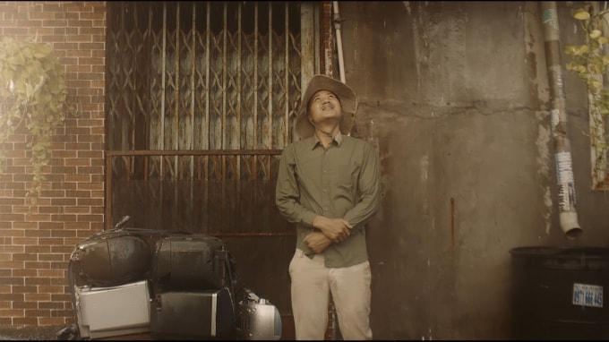 Thước phim nhẹ nhàng nhưng mang lại cảm xúc chân thật và lắng đọng của MV Món quà tặng cha.