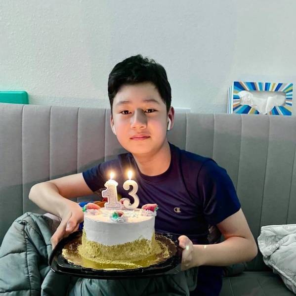 Mới 13 tuổi nhưng con trai Quang Dũng đã lớn phổng phao và cực điển trai,
