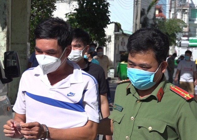 Bình Dương: Cách ly y tế đối với 13 người Trung Quốc nhập cảnh trái phép. Ảnh: tienphong.vn