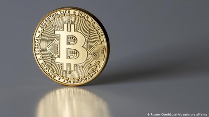 Lý giải nguyên nhân Bitcoin cần nhiều năng lượng hơn cả một quốc gia. Ảnh: DW