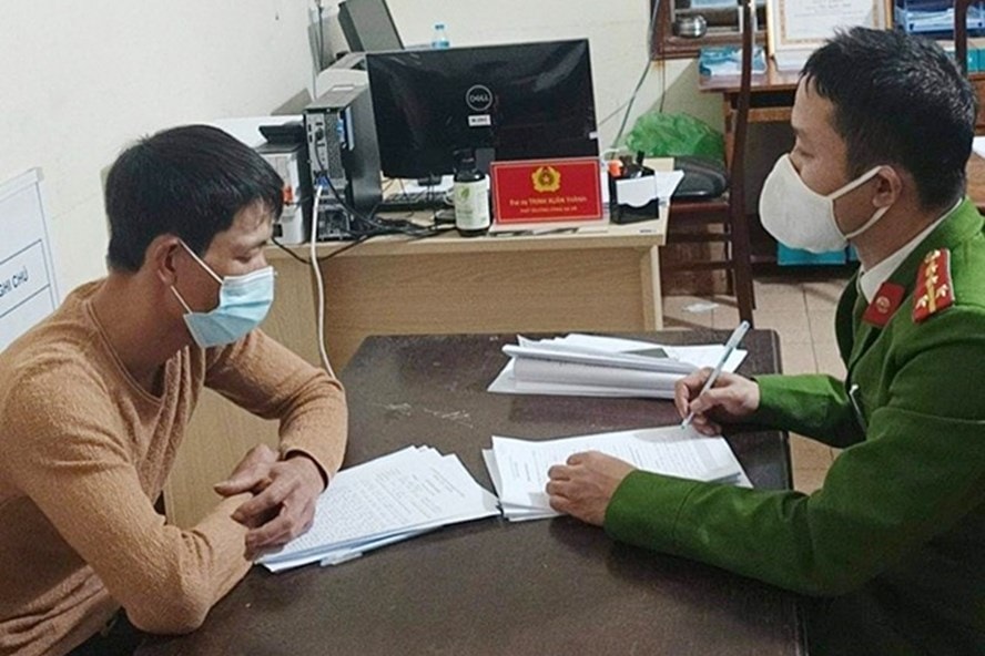 Anh B.V.P tại cơ quan công an. Ảnh: laodong.vn