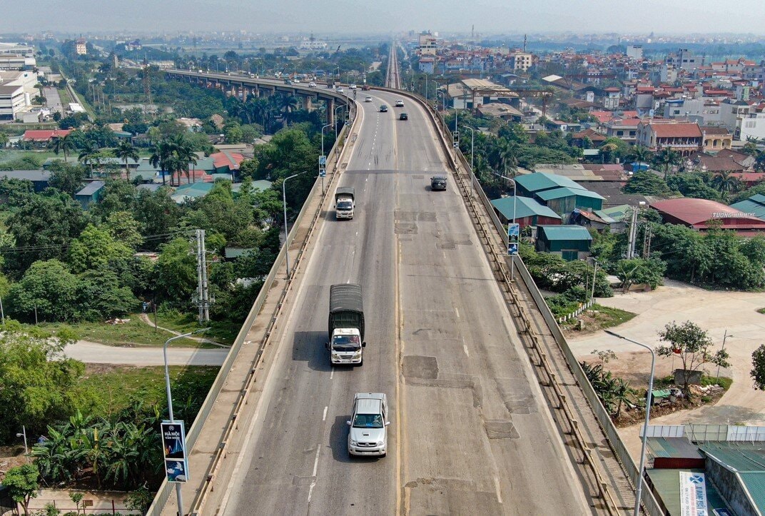 Hà Nội sẽ lắp cân tự động phạt nguội xe quá tải qua cầu Thăng Long. Ảnh: TL