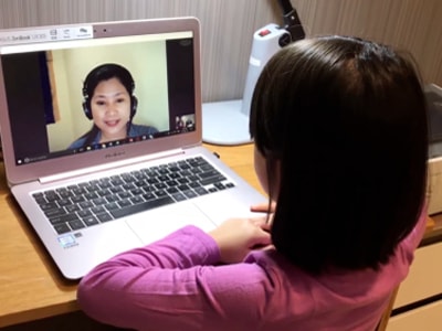 Học sinh học online mùa dịch. Ảnh: TL