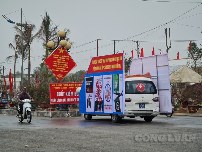 Đẩy mạnh các hoạt động thông tin, truyền thông để người dân hiểu đúng tình hình dịch bệnh, không hoang mang, lo lắng
