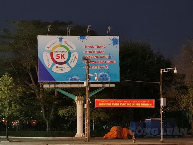 TP. Thanh Hóa đẩy mạnh các hoạt động thông tin, truyền thông để người dân hiểu đúng tình hình dịch bệnh, không hoang mang, lo lắng; chủ động, tích cực thực hiện hiệu quả các biện pháp phòng, chống dịch theo khuyến cáo 5K của Bộ Y tế; cài đặt ứng dụng BlueZone